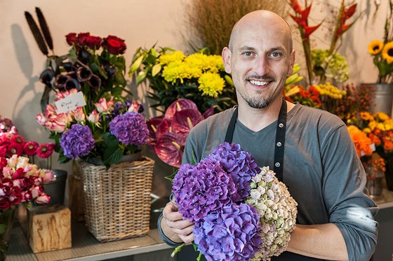 Jürgen Kaufmann im Verkaufsraum des Blumenhaus am Espan